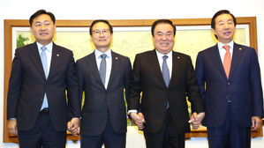 여야 원내대표 회동…정개 특위 구성 등 현안 거론에 일단 그쳐