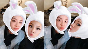 [SBS Star] Former 2NE1 DARA & CL Get Together in France!