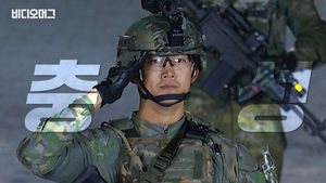 저는 군인 옥택연입니다. 충성!