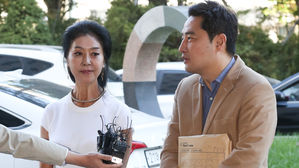 배우 김부선 검찰 출석&hellip;"이재명이 사태 자초, 증거는 충분"