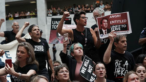 트럼프, 캐버노 반대 시위자들에 "소로스 돈 받는 전문적 꾼들"