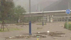 태풍 위력 강해진 대구&middot;경북&hellip;도로 침수돼 교통 통제