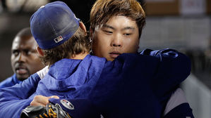 류현진·커쇼 연속 호투…다저스 PS 새 역사 함께 썼다