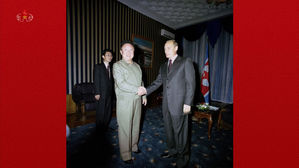 조선중앙TV, '김정일 방러' 회고물 방영…김정은 방러 추진 속 눈길