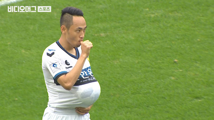 '관제탑 댄스를 안 췄다?'&hellip;특이점이 온 문선민 골 세리머니