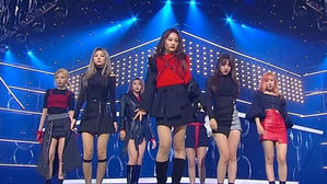 [SBS Star] VIDEO:  DREAMCATCHER Makes the Audience Go 'What'? with Its Flawless Stage