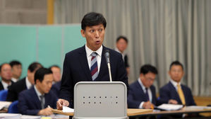 "입국장 면세점 반대 소신 왜 버렸나"&hellip;관세청 질타