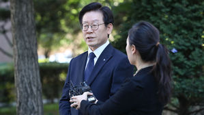 이재명 자택 등 압수수색&hellip;휴대전화 2대 압수&middot;분석 착수