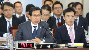 법무장관 "'장자연과 수십차례 통화 의혹' 임우재 필요시 조사"