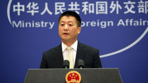 中, 아베 야스쿠니신사 공물에 "침략 역사 반성해야" 반발