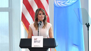 멜라니아 '상관안해' 재킷논란에 "비판자&middot;언론 겨냥했던 것"