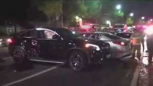 옆 도로 신호대기 차량 덮친 택시&hellip;1명 사망&middot;6명 부상