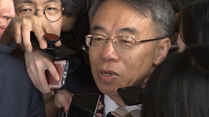 [풀영상] "구속하라" 외침 속 검찰 소환&hellip;임종헌 "법원 절체절명 위기에 책임 느껴"