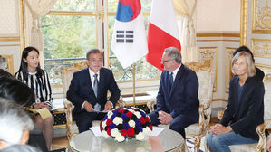 문 대통령, 佛 하원의장 면담&hellip;한반도 비핵화 佛 의회 지지 당부