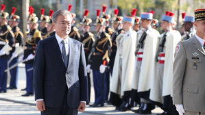 [포토] 문 대통령, 개선문 무명용사묘 참배&hellip;샹젤리제 카퍼레이드