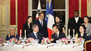 佛 국빈만찬 마친 문 대통령 "이제껏 받아보지 못한 환대 받아"