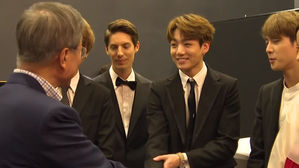[SBS Star] President Moon Startles BTS JUNGKOOK by Remembering His Name!