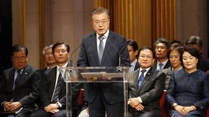 문 대통령 "대전환기 맞은 한반도, 국제사회와 연대로 평화 구축"