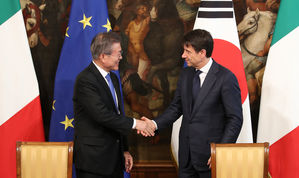 한-이탈리아 정상회담&hellip;문 대통령 "북한 비핵화에 국제사회 유인조치 필요"