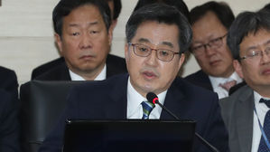 김동연 "경기국면 혼재…미·중 무역전쟁 장기전 고려해야"