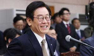 국정감사 이재명, 압수수색 소회 묻자 "인생무상이죠"