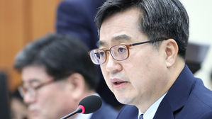 종부세 인상 두고 與 "자산 불평등 해소" vs 野 "세금폭탄"