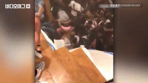 미국 대학 홈커밍데이 행사 중 건물 바닥이 무너지는 날벼락이…