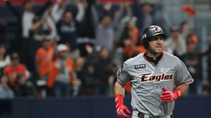 한화, 호잉과 총액 140만 달러에 재계약&hellip;외국인 구성 완료