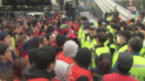 "나가!" 몸싸움&hellip;노량진 수산시장 4번째 강제집행 충돌