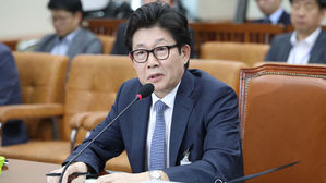 조명래 청문회&hellip;위장전입&middot;불법증여&middot;정치편향 논란 집중검증