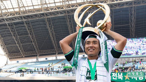 '우승 자축포' 이동국, 프로축구 K리그1 33라운드 MVP