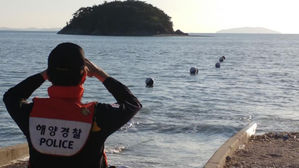 인천 목섬서 바닷길 가던 차량 3대 밀물 들어와 잠겨