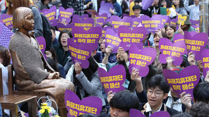 "인기영합, 책임자각해야"&hellip;日 언론, 재단해산에 도 넘는 비난