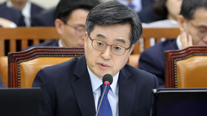 김동연 "일자리 늘릴 수 있다면 내 거취가 대수겠나"