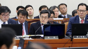 김동연 "일자리 늘릴 수 있다면 내 거취가 대수겠나"