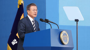 문 대통령 "여성 삶 파괴 범죄 끝까지 추적해 법 심판대 세워야"