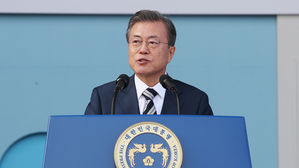 문 대통령 "여성 삶 파괴 범죄 끝까지 추적해 법 심판대 세워야"