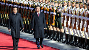 日 아베, 중국서 환대&hellip;지도부 서열 1&sim;3위 모두 만나