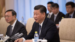 아베 만난 시진핑 "트럼프와 관계 나쁘지 않다"