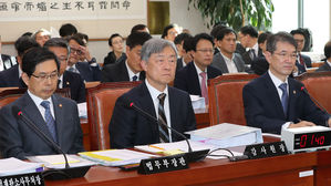 국회 법사위…평양선언 비준·특별재판부 설치 공방