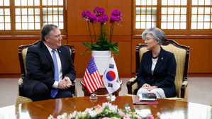 강경화&middot;폼페이오 통화&hellip;"비핵화&middot;남북관계 선순환적 발전 필요"