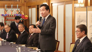 이낙연 총리, 경총 지도부와 막걸리 회동&hellip;"대내외 여건 어려워"