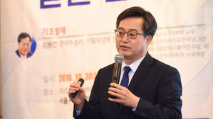 靑, 김동연 교체 방침, 홍남기 등 검증 착수…이르면 11월 발표