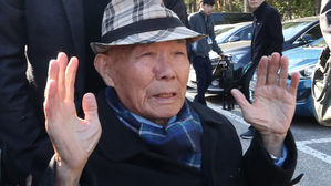 [포토] 대법 "日 기업 1억씩 배상"&hellip;홀로 남은 피해자, 이춘식 할아버지의 눈물