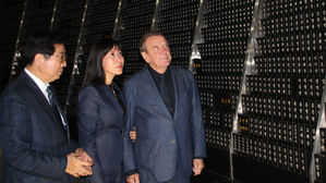 슈뢰더 전 독일 총리 부부, 제주4&middot;3평화공원 방문