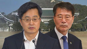 경제 투톱 교체설에 靑 '술렁'…"지금은 아니야"