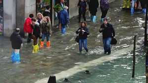 이탈리아 폭우에 물 잠긴 '수상도시'&hellip;최소 8명 사망