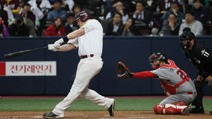 샌즈 결승 투런포&hellip;넥센, 인천서 'PO 끝장 보자'