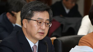 김동연 "경제 상황 제 책임…끝까지 책임 다하는 것이 도리"