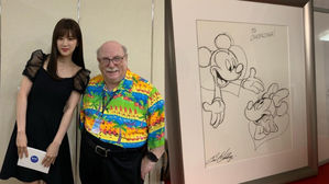 [SBS Star] Apink CHORONG Receives a Special Gift from Walt Disney Animator Eric Goldberg Again
